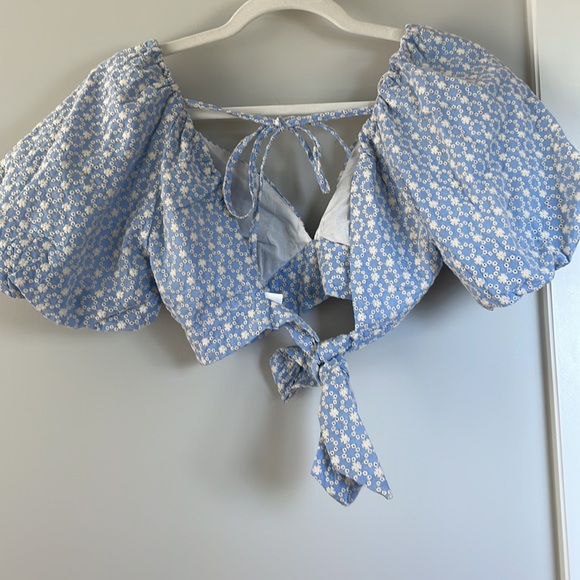 Minkpink blue and white puff-sleeved top size extra small - Picture 2 of 2